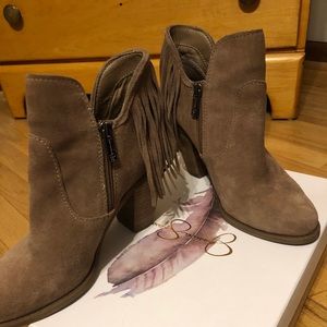 Jessica Simpson Size 7 Suede Fringe Booties